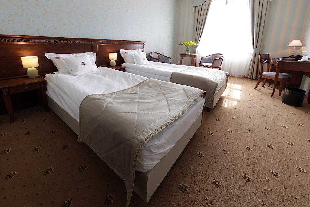 Hotel Jarosław Szoba fotó