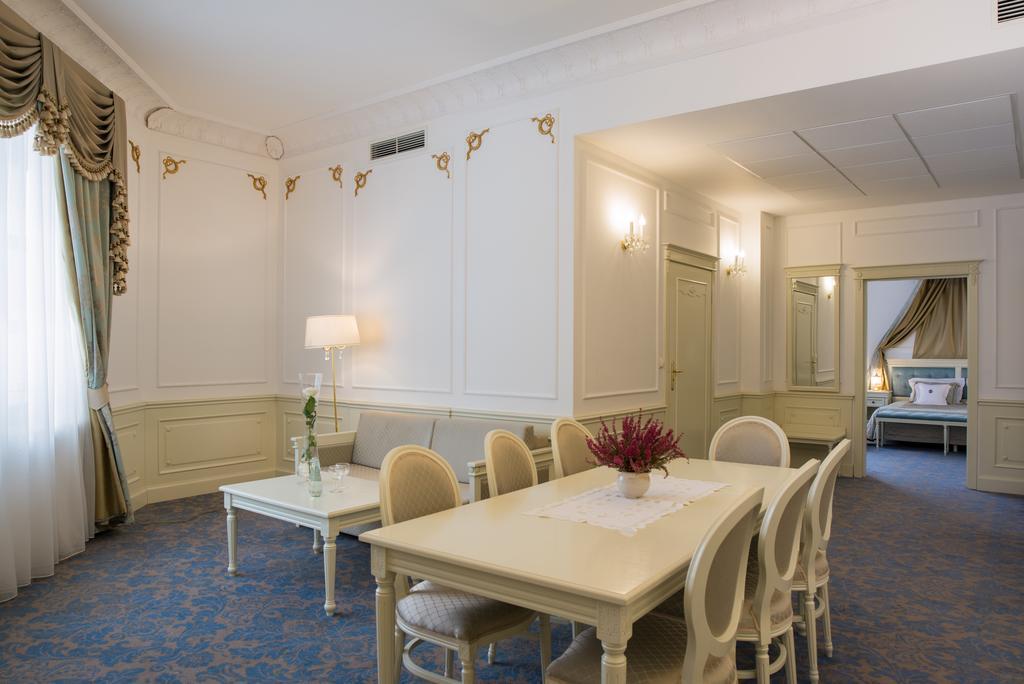 Hotel Jarosław Kültér fotó